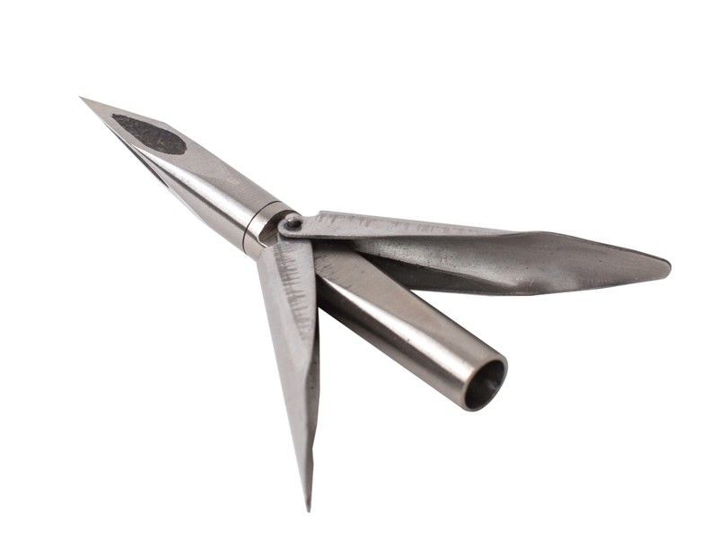 Speartip with a torsion firing pin and triangular sharpening with a groove